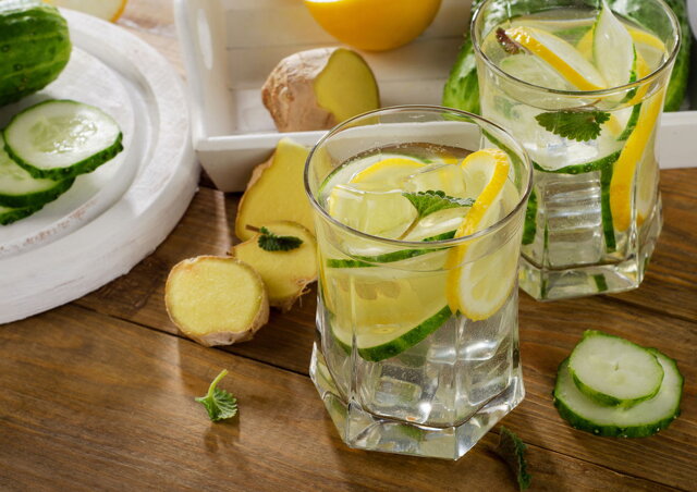 Voda s citrónom